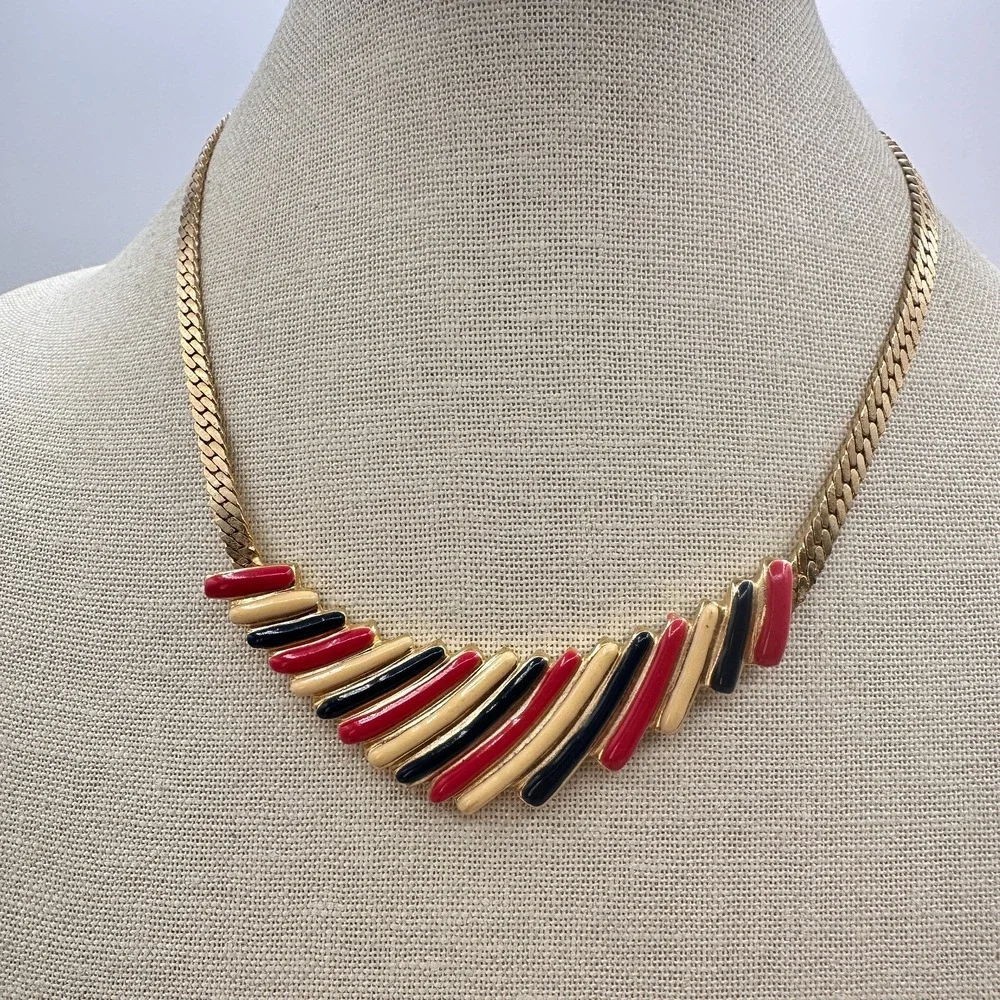 Vintage Y2K Gold Tone Enamel Herringbone Necklace - Classic Women's Jewelry